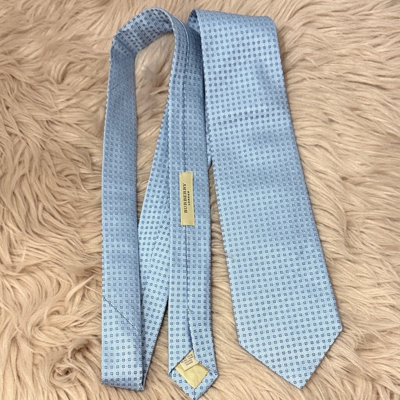 light blue burberry tie